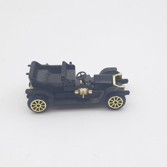 Six Toy Cars and Wall Stand -Reader's Digest Vintage Car Set - Picture 5 of 11